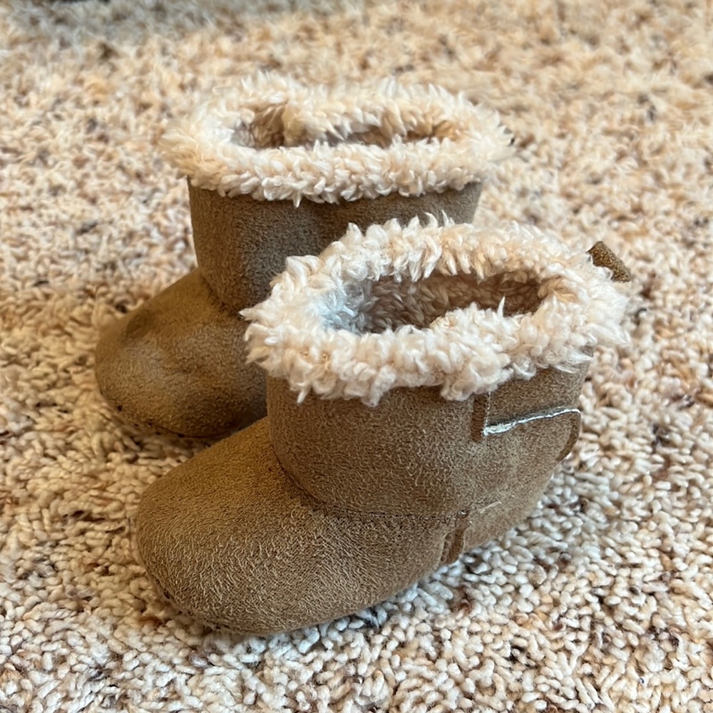 NWOT Carter’s brand baby boots size 3-6 months